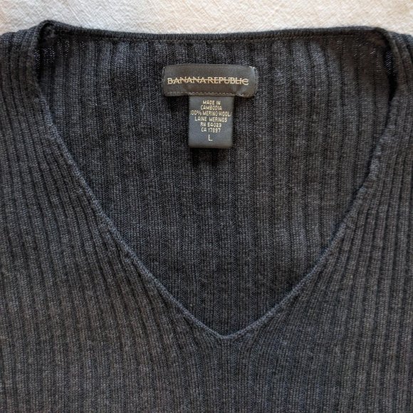 Charcoal Grey v-neck Banana Republic merino wool Sweater size L - Picture 3 of 4